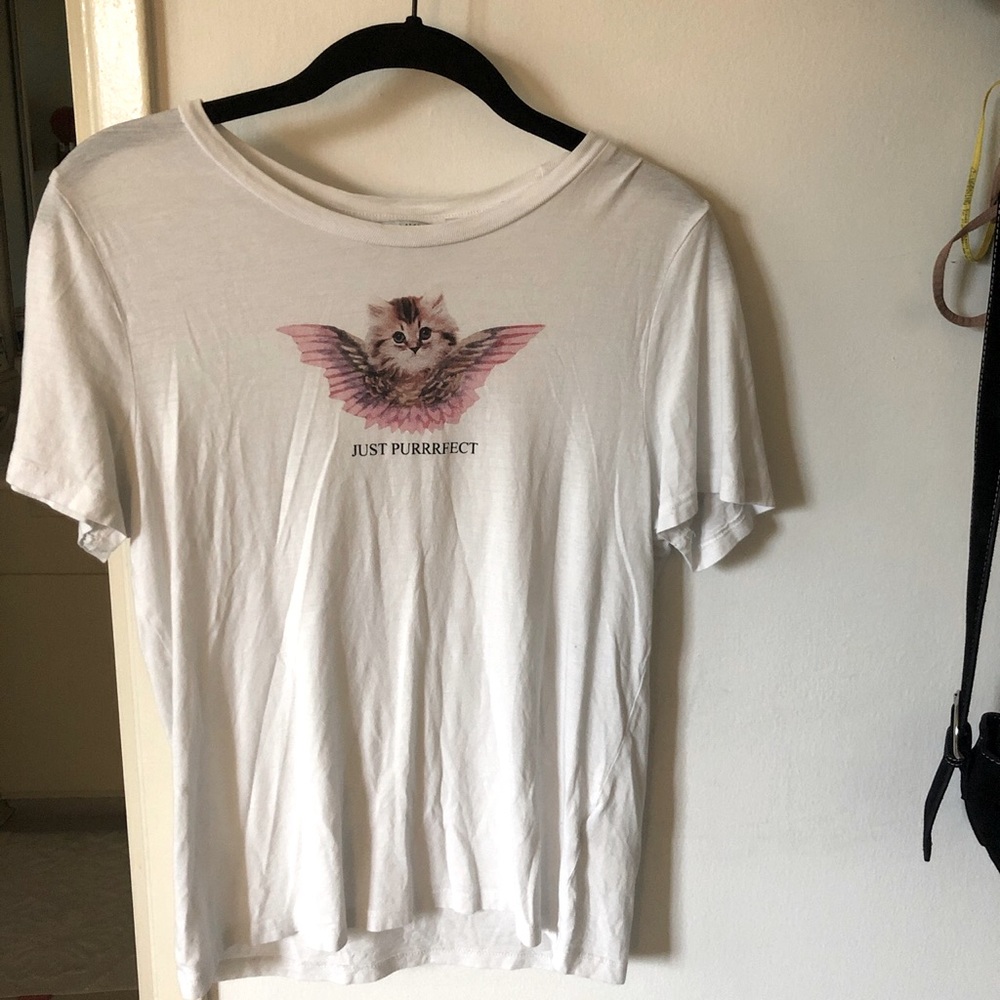 Cute lil graphic tee 🐈